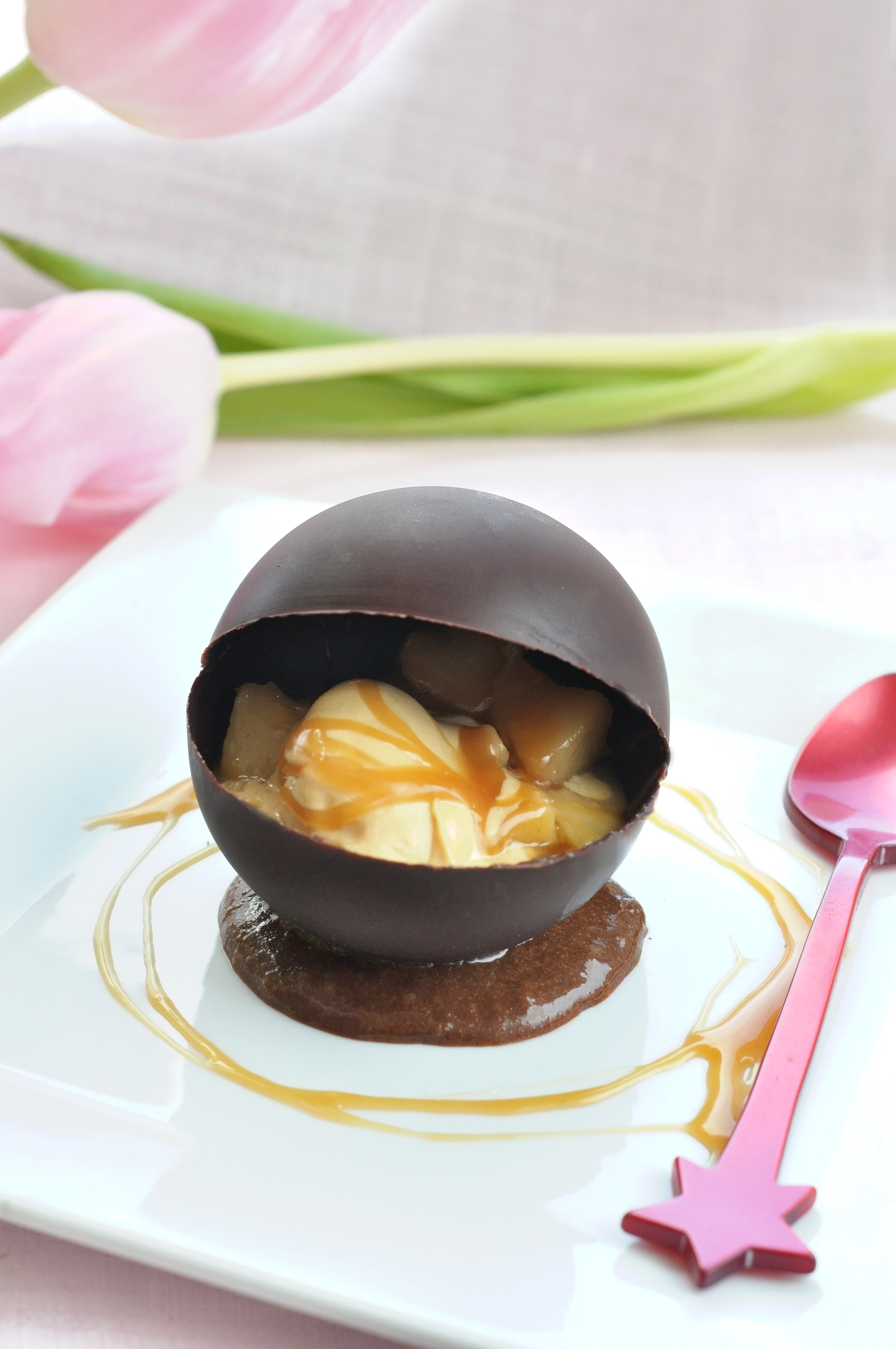 Coupe rectangulaire en chocolat au caramel à la fleur de sel et à la poire  - Recettes - EpiSaveurs